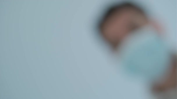 Пов Глаз Пациента Больницы Доктор Надевает Кислородную Маску Затуманенное Зрение — стоковое видео
