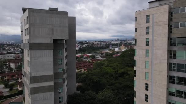 Drone Tiro Voando Entre Edifícios Cidade San Jose Costa Rica — Vídeo de Stock
