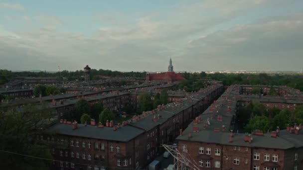 Aerial View Red Brick Apartments Nikiszowiec Katowice Lengyelország Távolságban Szent — Stock videók