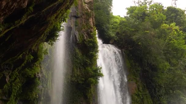Kamera Pánve Dolů Silný Nauyaca Vodopád Kostarice Zpomaleném Filmu — Stock video