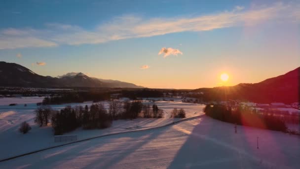 Drone Shot Montagne Campi Paesaggio Inverno All Ora Oro Alba — Video Stock