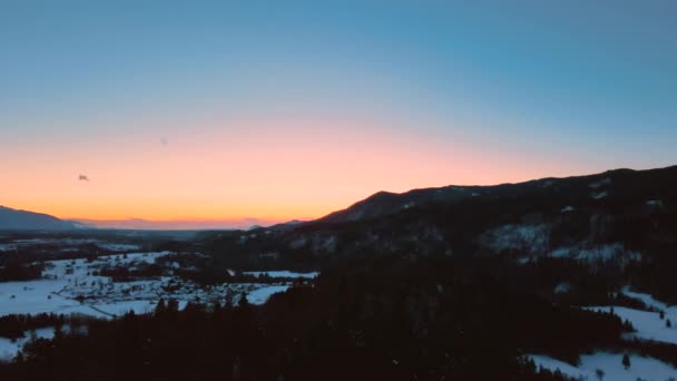 Drone Tiro Montañas Campos Paisaje Invierno Hora Dorada Amanecer Con — Vídeo de stock