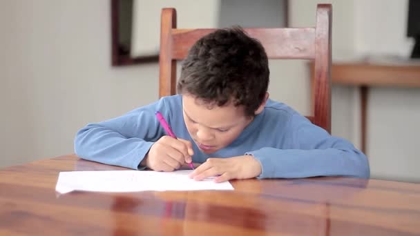 Garçon Avec Travail Scolaire Maison Retourne Pas École Raison Coronavirus — Video