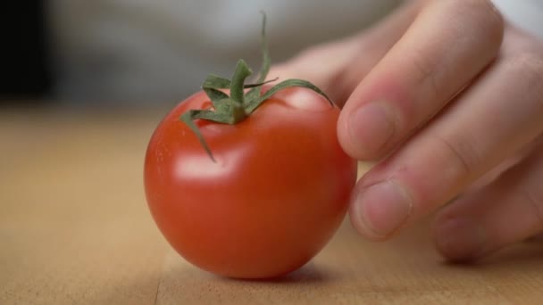 Couper Une Tomate Deux — Video