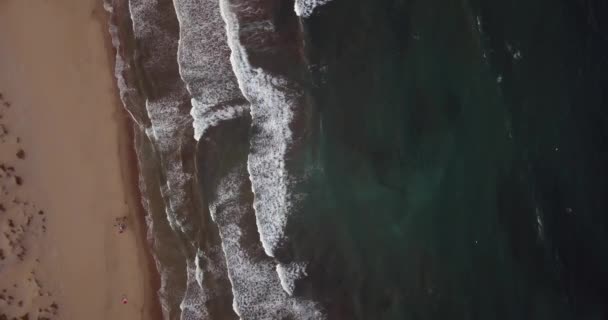 Drone Survolant Rivage Plage Méditerranéenne Monsul Pendant Que Les Vagues — Video