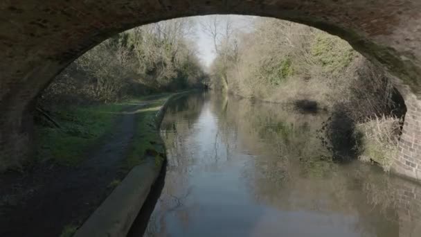 Grand Union Canal Kleine Ziegelbrücke Wasserstand Anzeigen Winter Warwickshire — Stockvideo