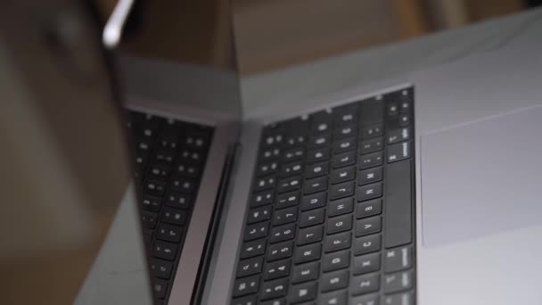 Cinematic Footage Apple Macbook Pro Inch Overhead Light Filmed Tight — Stock Video