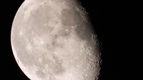 Close Crystal Clear Wanning Gibbous Moon Slowly Orbiting Clear Detail — Stock Video