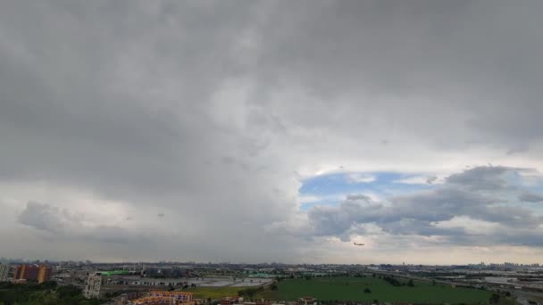 Nuvens Tempestade Movimento Rápido Baixo Varrem Toronto Ontário Canadá Grande — Vídeo de Stock