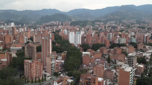 Flying Sideways Aerial View Large City Mountains Medellin Colombia — Stock Video