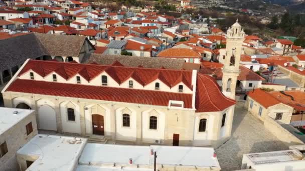 Orbit Shot Gorgeous Monasterio Ortodoxo Omodos Village Limassol Chipre — Vídeos de Stock