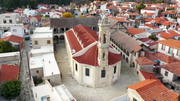 Orbita Colpo Monastero Santo Ortodosso Case Mattone Distaccate Omodos Village — Video Stock