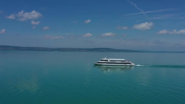 Turistskib Sommeren Søen Balaton Drone Optagelser – Stock-video
