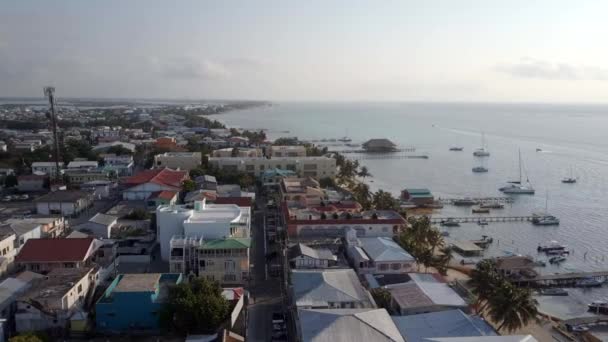 Island City Buildings San Pedro Belize Inglés Filmación Aérea — Vídeos de Stock