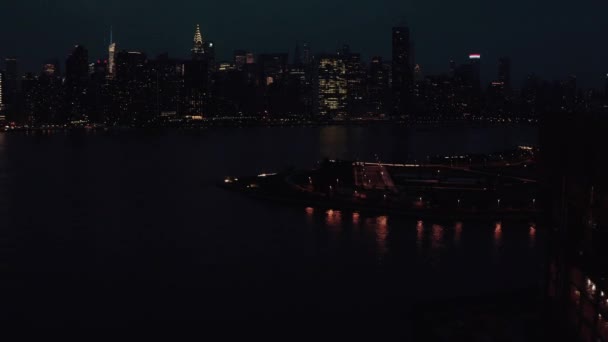 Drone Suave Pan Manhattan Nyc Skyline Outro Lado East River — Vídeo de Stock
