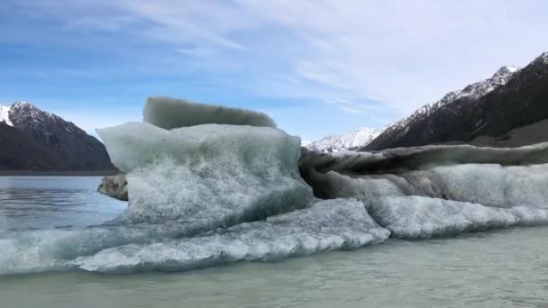 Ijsberg Tasman Gletsjermeer — Stockvideo