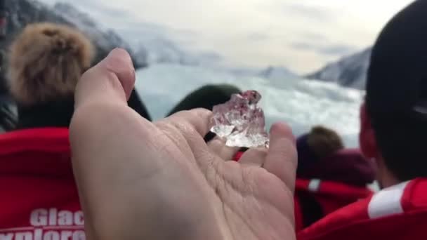 Glacier Portée Main — Video