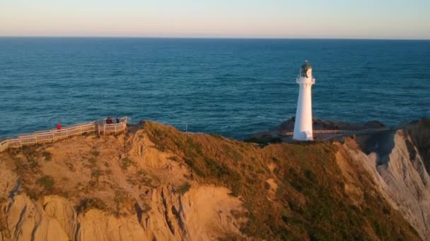 Drone Tiro Del Faro Del Punto Del Castillo Puesta Del — Vídeos de Stock