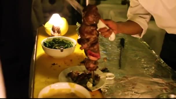 케밥에서 고기를 — 비디오