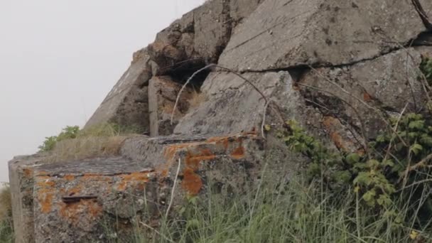 Abandonada Instalação Wwii Bunker Normandy Closeup — Vídeo de Stock