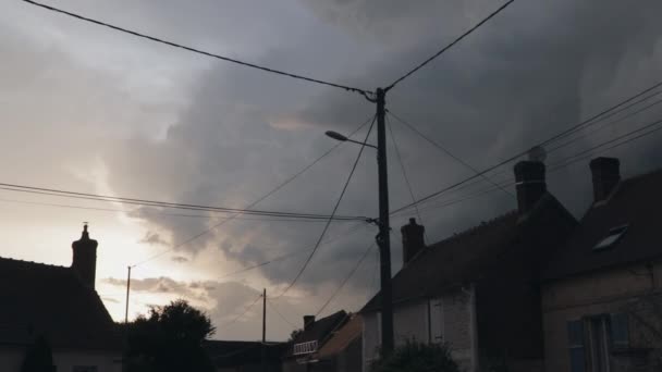 Närmar Sig Sommarstorm Franska Byn — Stockvideo