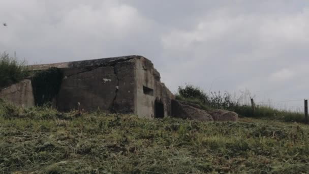 Installazione Abbandonata Del Bunker Della Seconda Guerra Mondiale Normandia — Video Stock