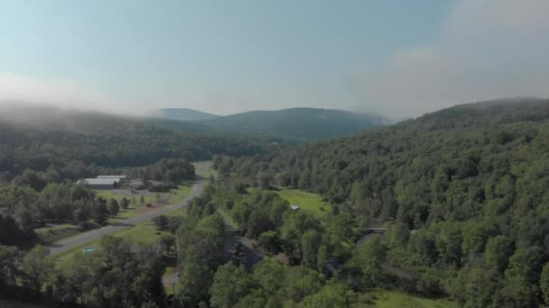 Drone Angled Flyover Gorgeous Valley Catskill Mountains New York State — Vídeo de Stock