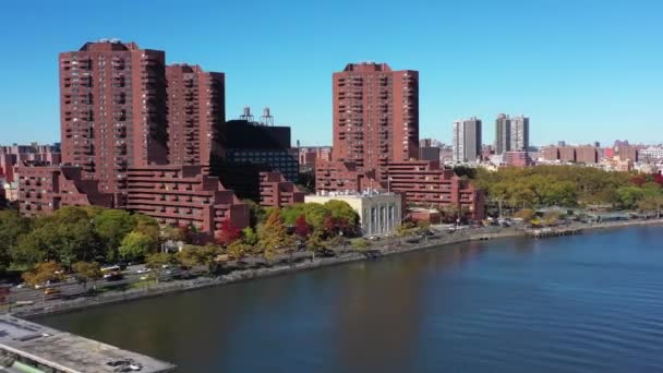 Drone Pull Away Apartment Highrise Buildings Harlem River Manhattan Nyc — Stock Video