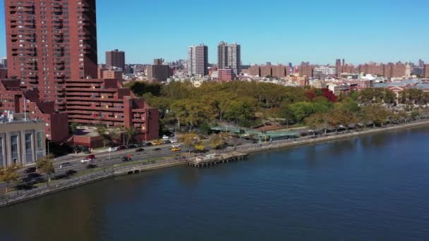 Drone Gire Hacia Edificios Apartamentos Gran Altura Harlem Manhattan Nueva — Vídeo de stock