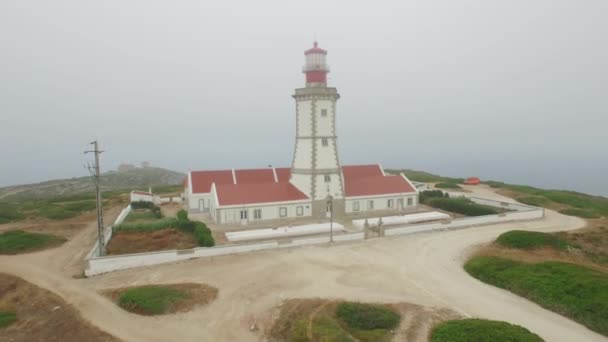 Faro Disparó Espichel Cape Día Niebla Disparado Por Dron — Vídeos de Stock