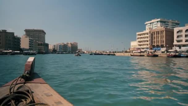 Abra Barco Navegando Por Dubai Creek Emirados Árabes Unidos — Vídeo de Stock