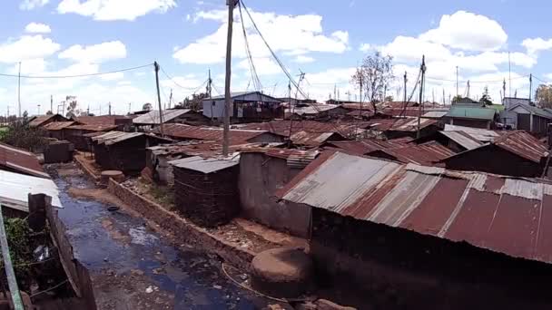 Kibera Slum Panorama Pan Rechts — Stockvideo