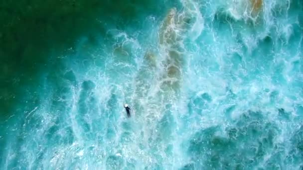 Aerial Birdseye View Metres Surfer Battling Waves Current White Wash — Video Stock