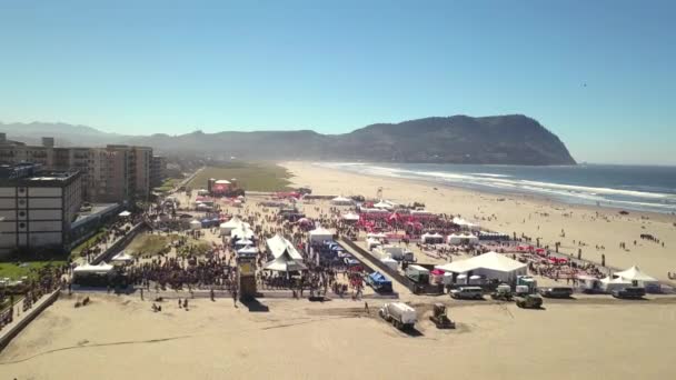 Повітряний Дрон Знімок Великого Пляжного Святкування — стокове відео