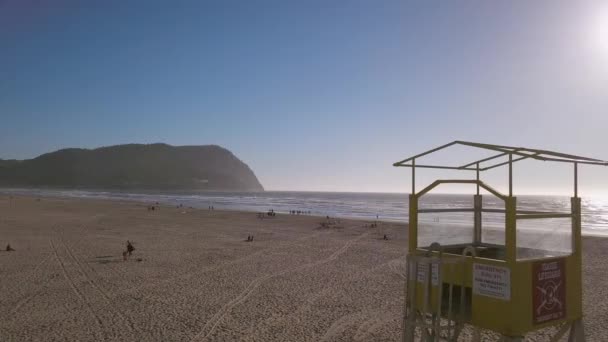 Aerial Fly Lifeguard Tower Oregon Beach — Stockvideo