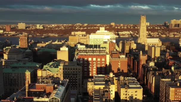 Short Stationary Drone Shot Golden Hour Sunshine Skyline Morningside Heights — Stock Video