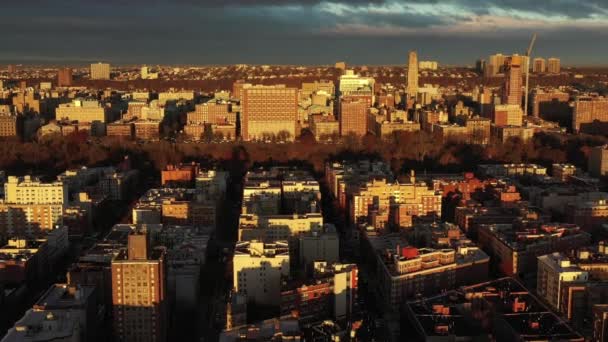 Golden Hour Drönare Överflygning Harlem Mot Morningside Heights Stadsdelar Manhattan — Stockvideo