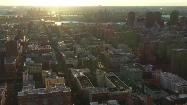 Episk Gyllene Timme Soluppgång Drönare Flygning Över Harlem Manhattan New — Stockvideo