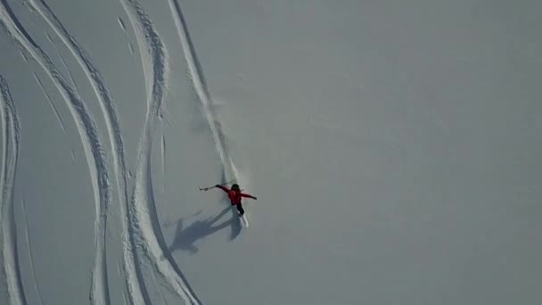 Verdrinking Volgen Snowboarder Gaat Snel Naar Beneden Leeg Poeder Helling — Stockvideo