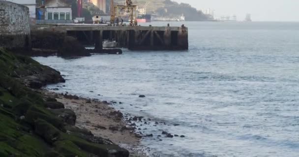 Quai Des Pêcheurs Almada Portugal Tilt Shot Situé Près Capitale — Video