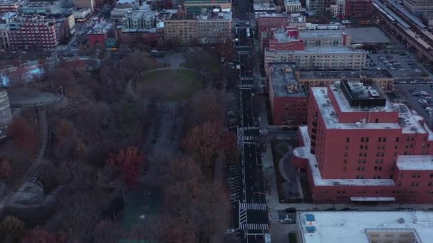 Schnelle Drohnenüberflüge Über Dächer Hochhäuser Und Stadtparks Harlem New York — Stockvideo