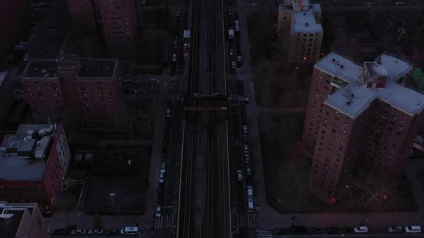 Stationäre Drohnenaufnahmen Von Bahngleisen Harlem New York City Kurz Nach — Stockvideo