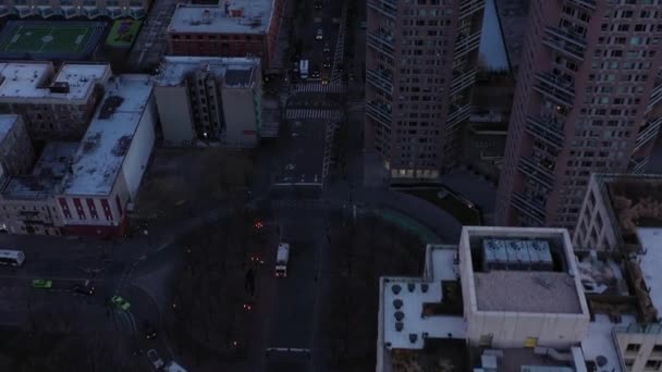 Städtische Drohnenüberflüge Über Hochhäuser New York City Nach Unten Gerichtet — Stockvideo