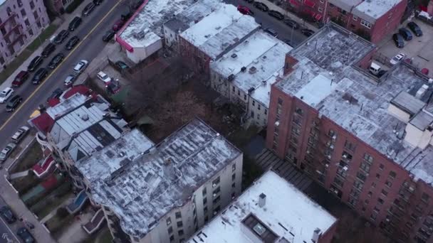 Short Flyover Gritty Rooftops Brooklyn New York Just Sunset — Stock Video