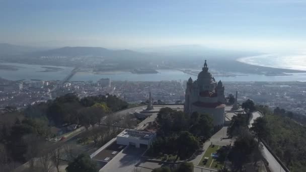 ヴィアナ カステロとサンタ ルジア大聖堂 ポルトガルの空中景観 ポルトガルの発見へのヴィアナ カステロの関与は 海への伝統的な接続を示しています — ストック動画