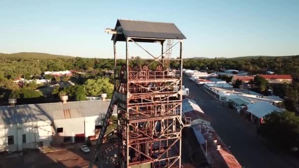 Hermoso Pozo Mina Cobre Oxidado Viejo Todavía Pie Centro Pequeña — Vídeo de stock