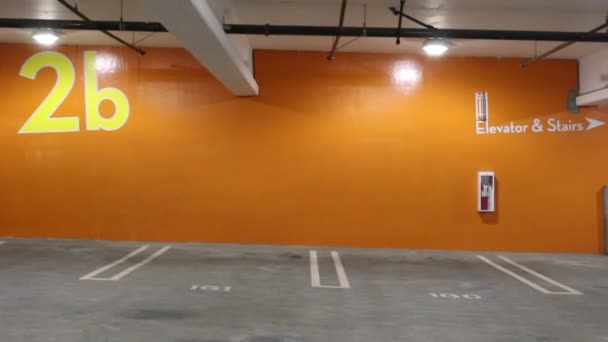 Segundo Nivel Estacionamiento Público Garaje — Vídeo de stock