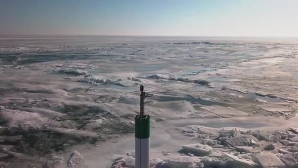 Orbiting Green Lighthouse Overlooking Ice Snow Frozen Lake Erie Canada — Stock Video