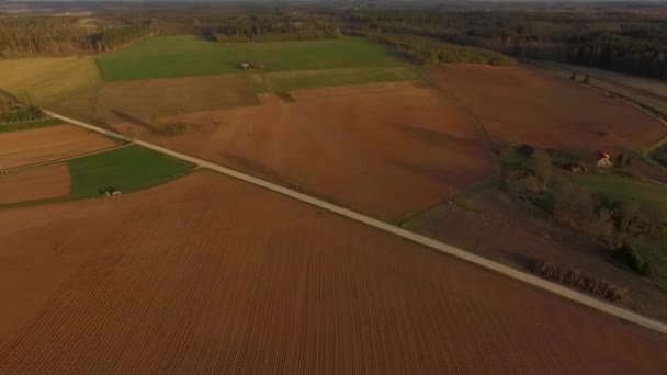 Campos Siembra Con Tractor Sembradora Campo Polvoriento Vista Aérea — Vídeos de Stock