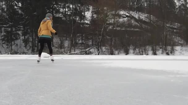 Young Redhead Women Ice Skating Backwards Frozen Lake — ストック動画